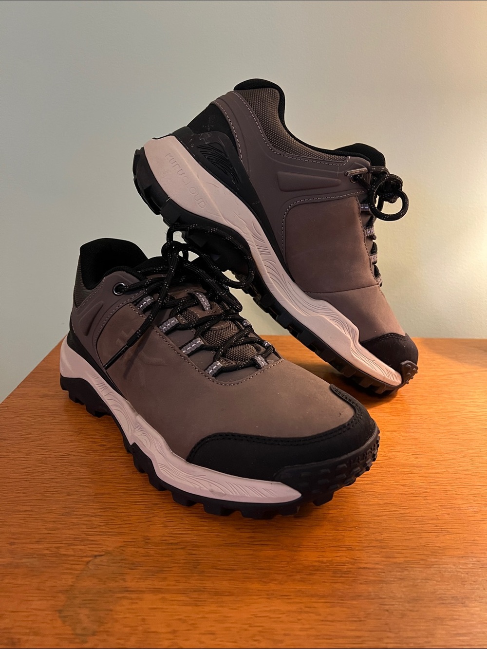 Kuru Ridge Motion hiking shoe NWOT